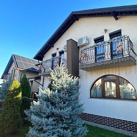 Vila Pati Ploieşti Buitenkant foto
