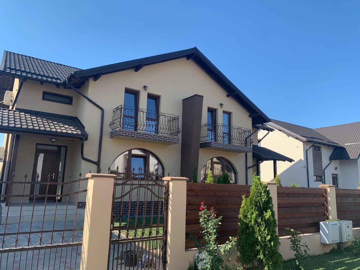 Vila Pati Ploieşti Buitenkant foto