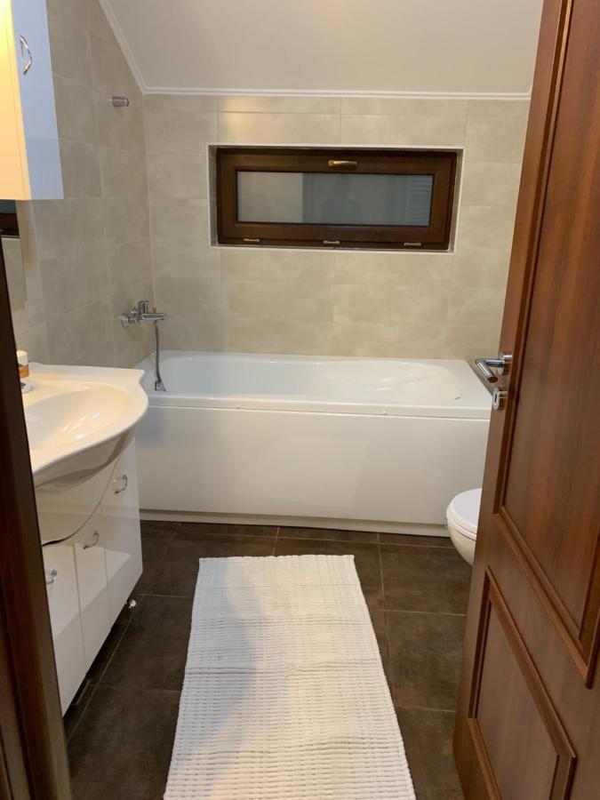 Vila Pati Ploieşti Buitenkant foto